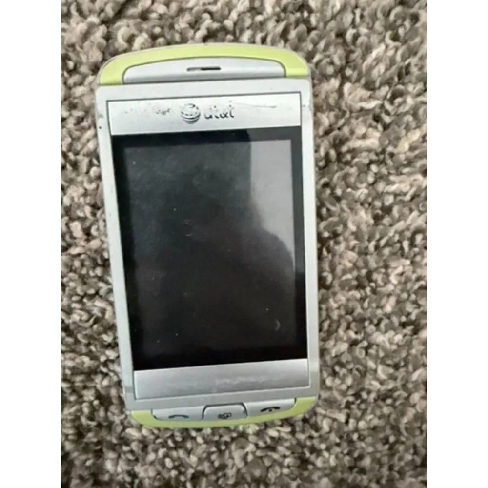 Nokia C5-03 white/lime green vintage mobile phone